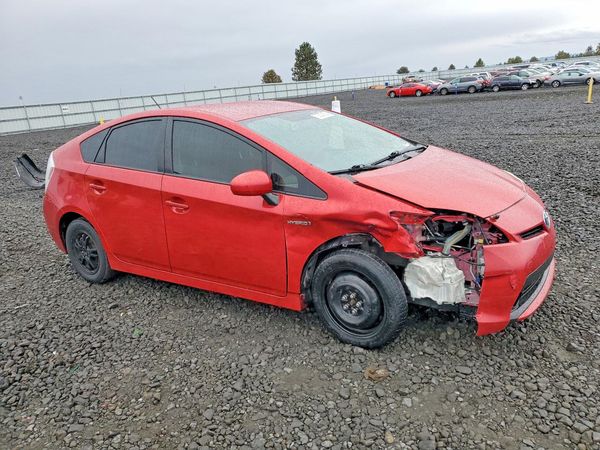2013 TOYOTA PRIUS — Passenger 3/4