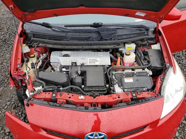 2013 TOYOTA PRIUS — Engine bay