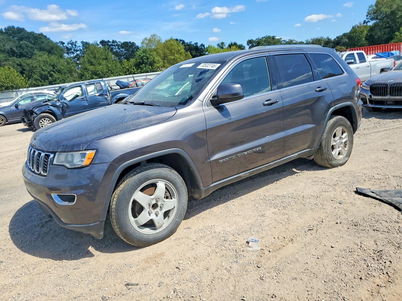 2017 JEEP CHEROKEE Laredo — Front 3/4