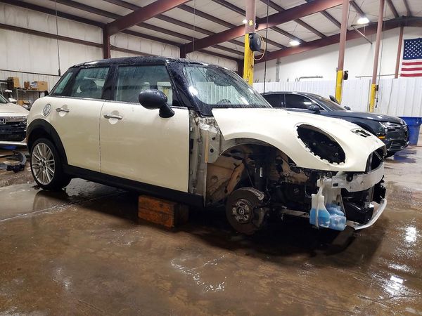 2019 MINI COOPER — Passenger 3/4