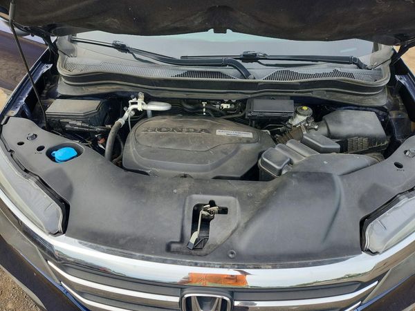 2016 HONDA PILOT EXL-R — Engine bay