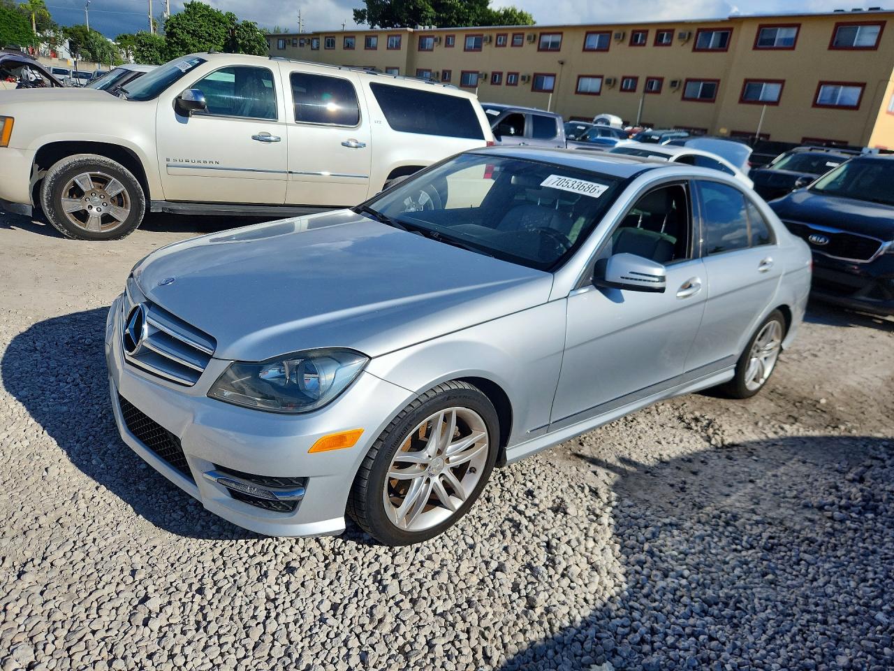 2013 MERCEDES-BENZ C-CLASS C250 — Front 3/4