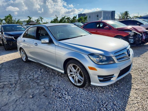 2013 MERCEDES-BENZ C-CLASS C250 — Passenger 3/4