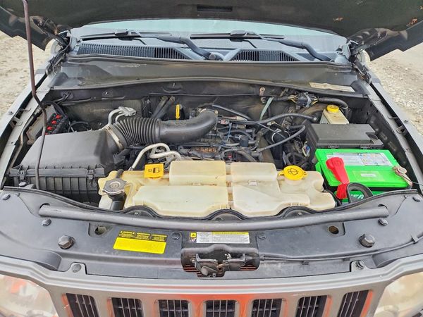 2012 JEEP LIBERTY Sport — Engine bay