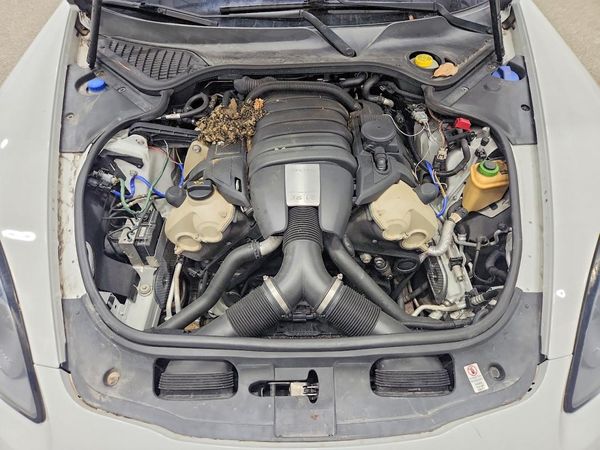 2013 PORSCHE PANAMERA Base (2WD), 4 (4WD) — Engine bay