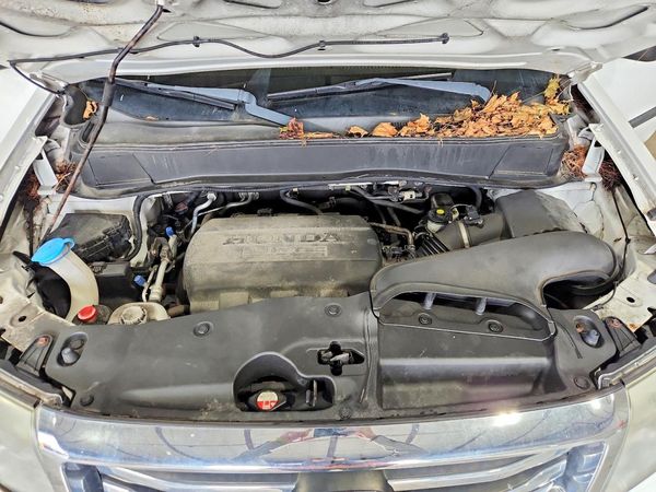 2014 HONDA PILOT LX — Engine bay