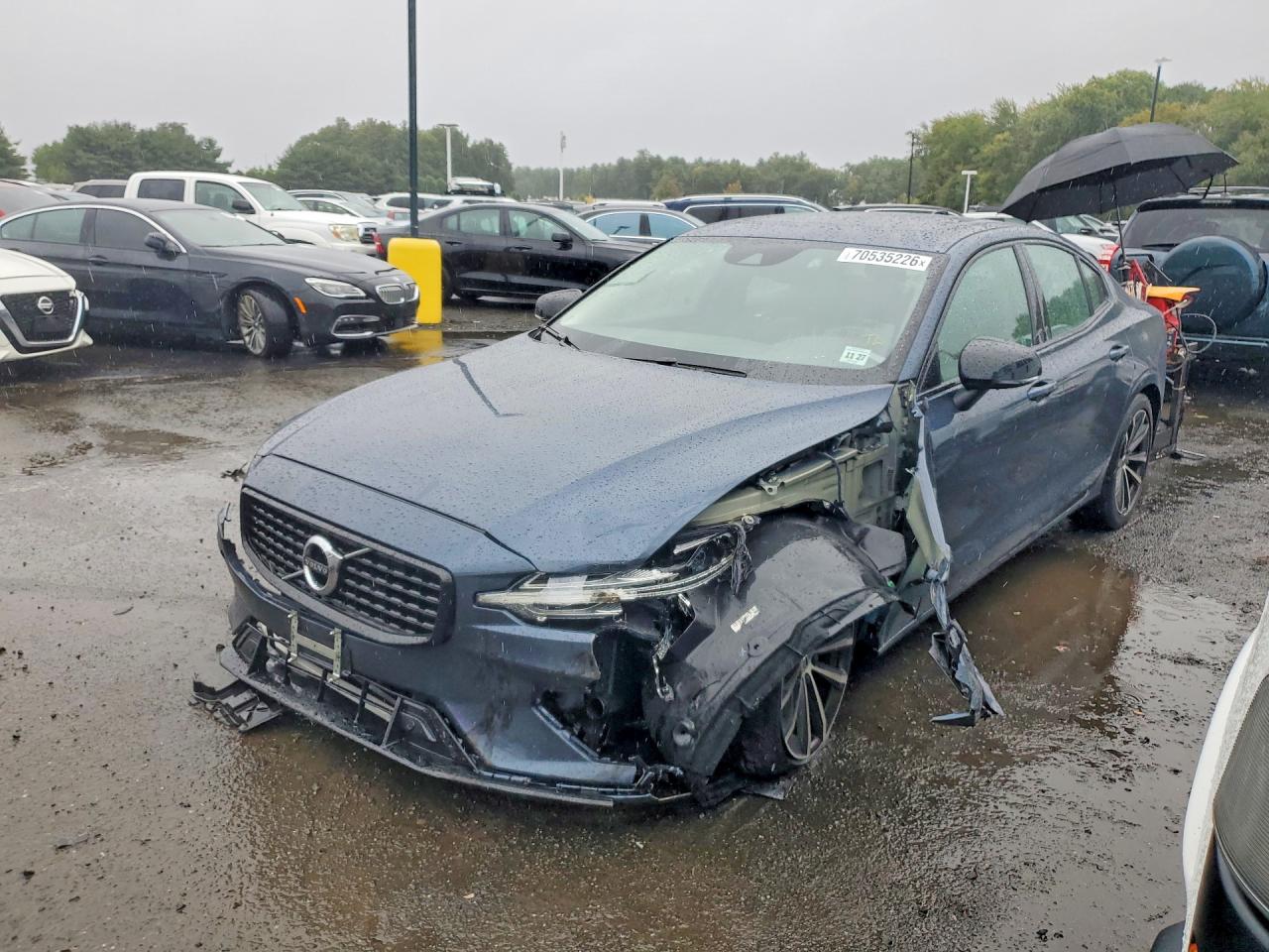 2022 VOLVO S60 — Front 3/4