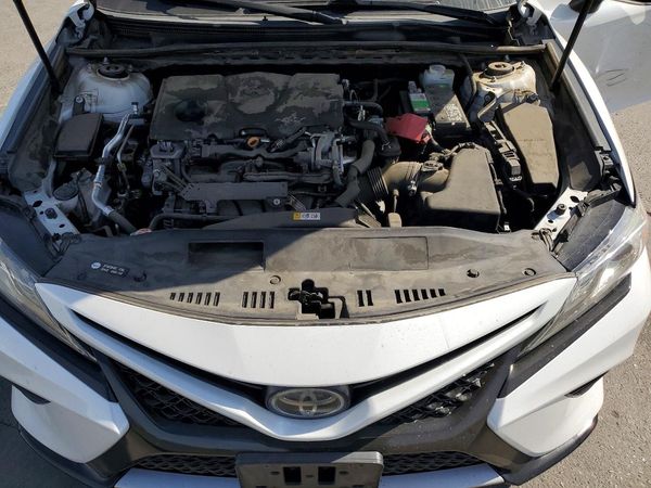2019 TOYOTA CAMRY XSE — Engine bay