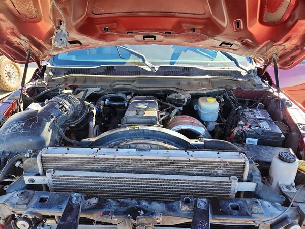 2013 RAM 2500 Laramie — Engine bay