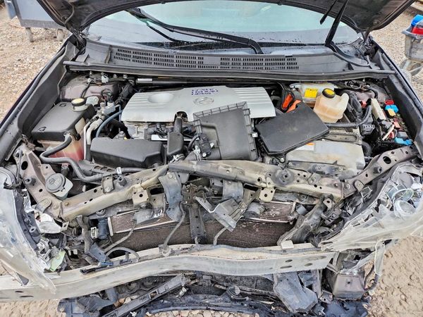 2014 LEXUS CT 200h — Engine bay