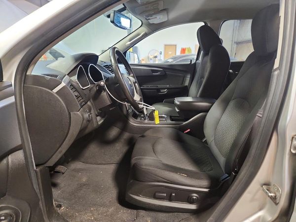 2012 CHEVROLET TRAVERSE LT — DENT