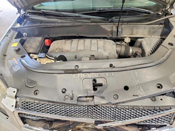 2012 CHEVROLET TRAVERSE LT — Engine bay