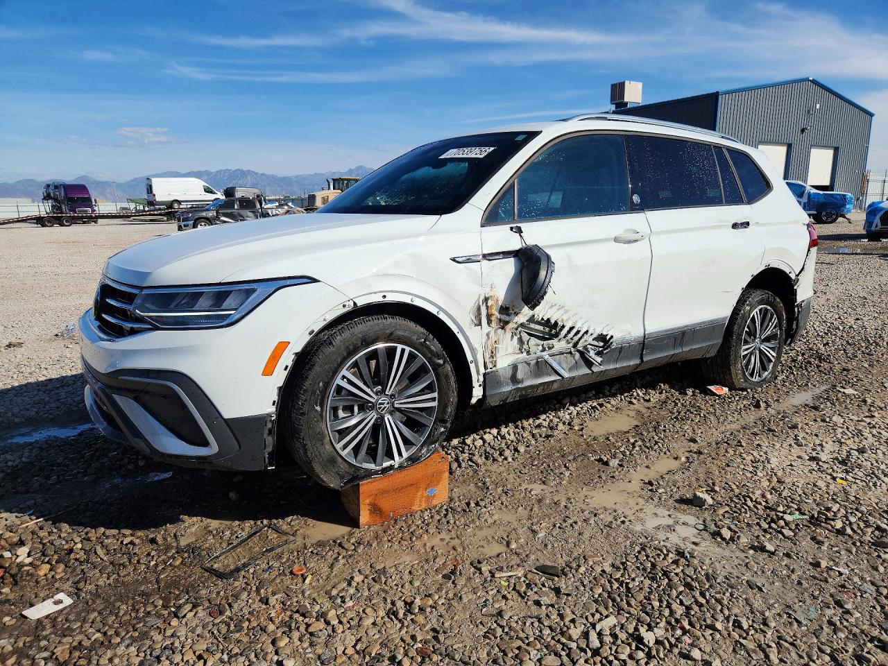 2024 VOLKSWAGEN TIGUAN — Front 3/4