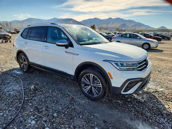 2024 VOLKSWAGEN TIGUAN — Passenger 3/4