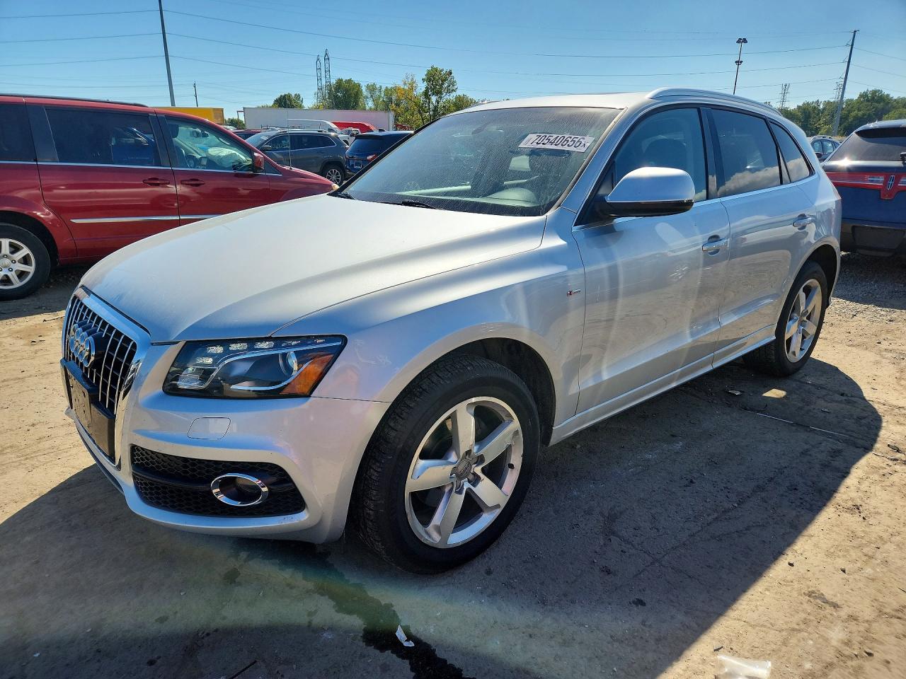 2012 AUDI Q5 Premium Plus — Front 3/4