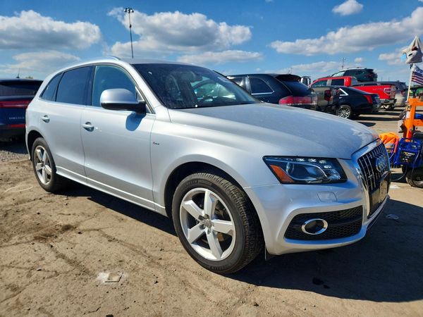 2012 AUDI Q5 Premium Plus — Passenger 3/4
