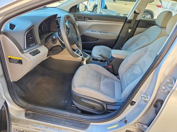 2017 HYUNDAI ELANTRA SE Base — DENT