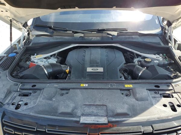 2023 LAND ROVER RANGE ROVER SE — Engine bay