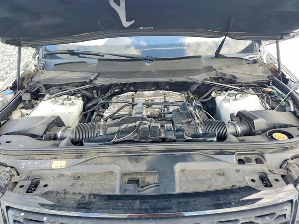 2017 LAND ROVER DISCOVERY HSE — Engine bay