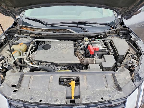 2023 NISSAN ROGUE SV — Engine bay