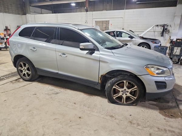 2013 VOLVO XC60 — Passenger 3/4