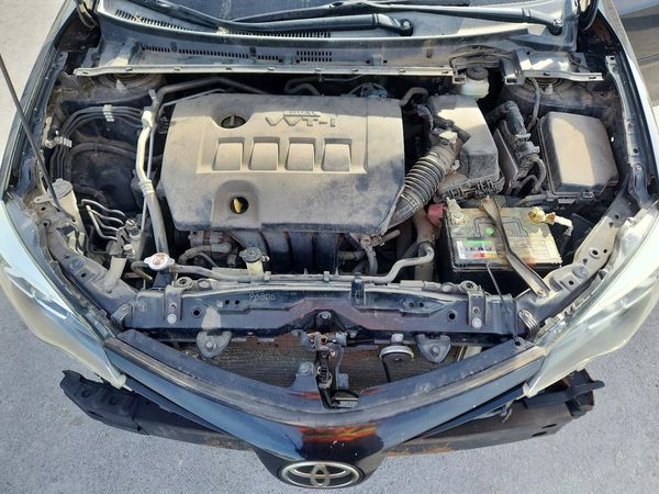 2017 TOYOTA COROLLA — Engine bay