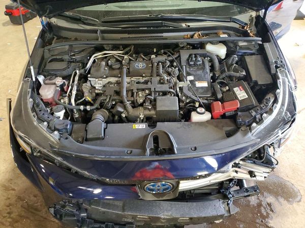 2022 TOYOTA COROLLA LE — Engine bay