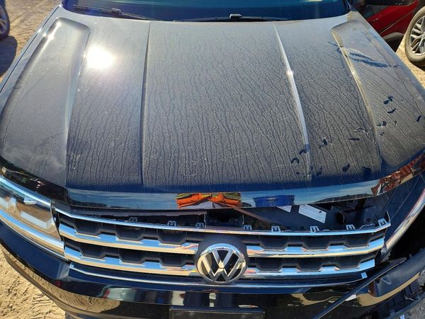 2018 VOLKSWAGEN ATLAS 4Motion SEL — Engine bay
