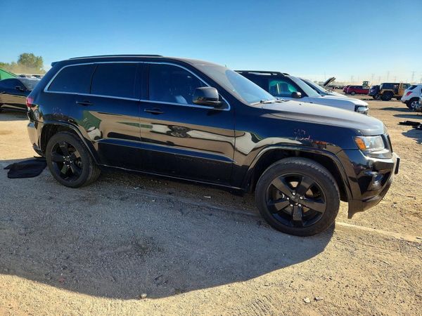 2015 JEEP GRAND CHEROKEE Laredo — Passenger 3/4
