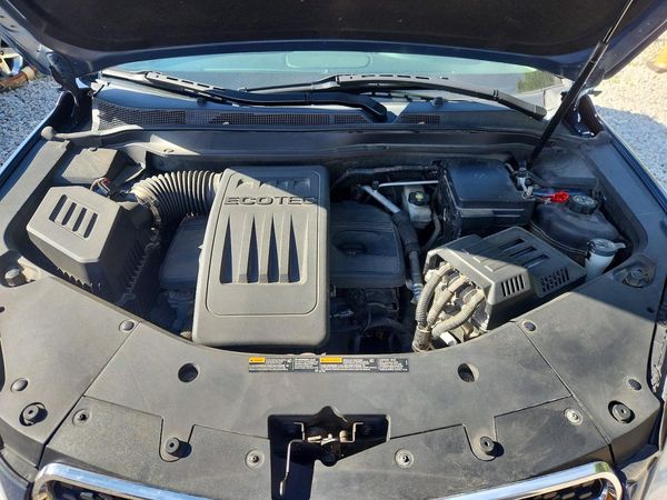 2012 CHEVROLET EQUINOX 1LT — Engine bay
