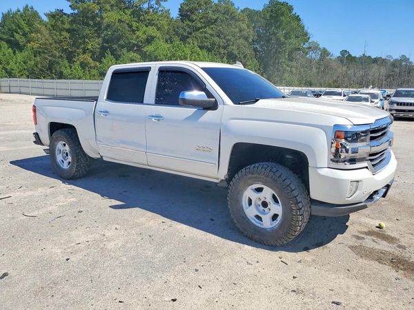 2017 CHEVROLET SILVERADO High Country — Passenger 3/4