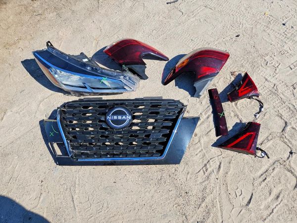 2025 NISSAN KICKS PLAY S — LOOS