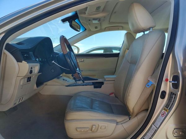 2015 LEXUS ES 300h — DENT