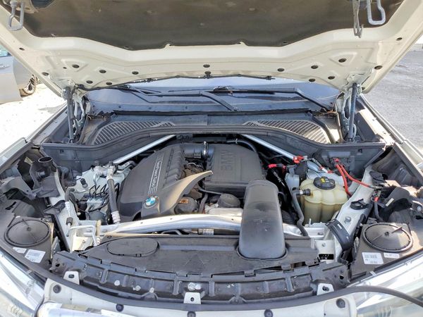 2016 BMW X5 xDrive35i — Engine bay