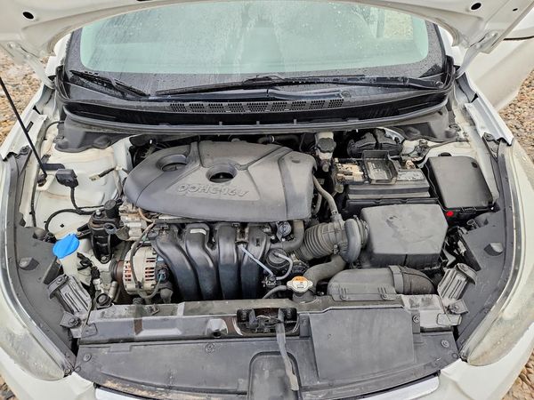 2014 HYUNDAI ELANTRA GLS(Middle) — Engine bay