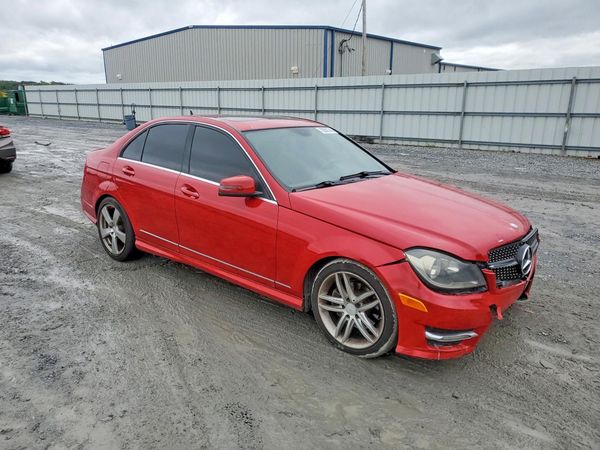 2013 MERCEDES-BENZ C C250 — Passenger 3/4