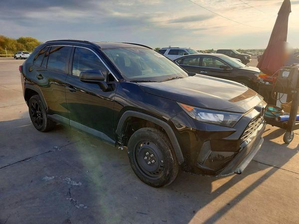 2021 TOYOTA RAV4 LE — Passenger 3/4