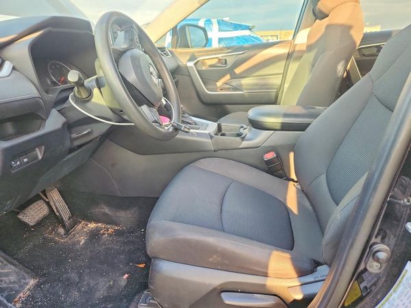2021 TOYOTA RAV4 LE — DENT