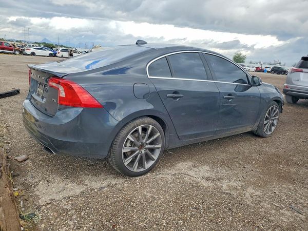 2015 VOLVO S60 Platinum (non R design) — PSRA