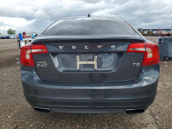2015 VOLVO S60 Platinum (non R design) — DIRR
