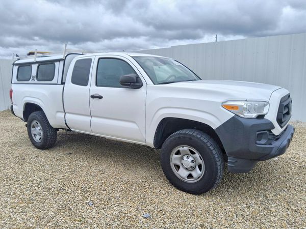 2022 TOYOTA TACOMA SR5 — Passenger 3/4