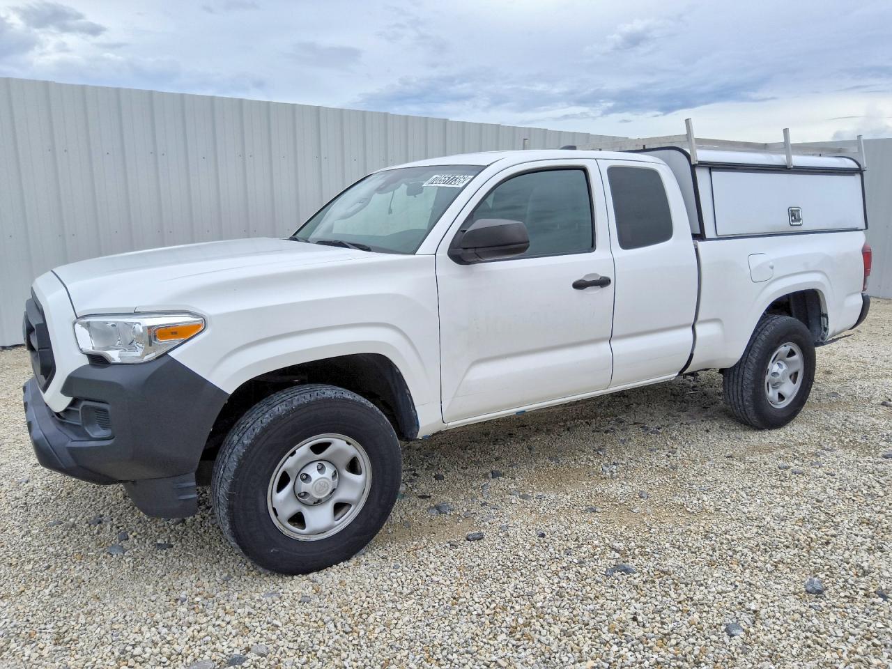 2022 TOYOTA TACOMA SR5 — Front 3/4