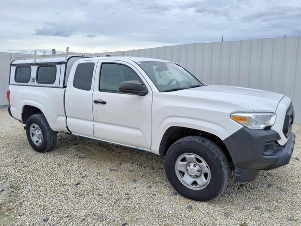 2022 TOYOTA TACOMA SR5 — Passenger 3/4