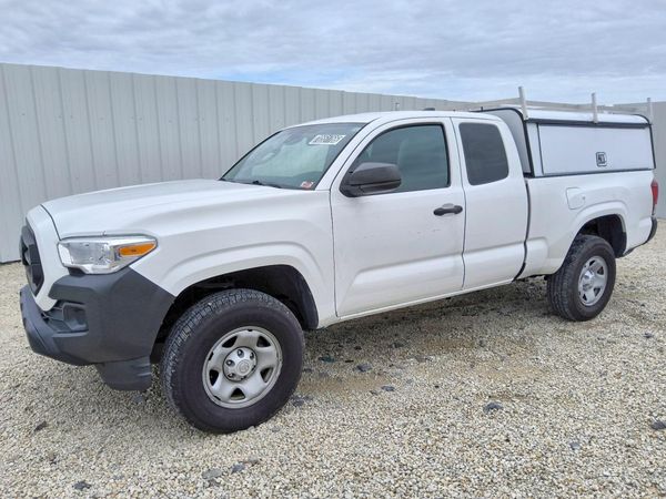 2022 TOYOTA TACOMA SR5 — Front 3/4