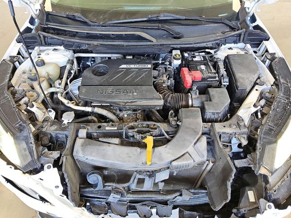 2022 NISSAN ROGUE SV — Engine bay