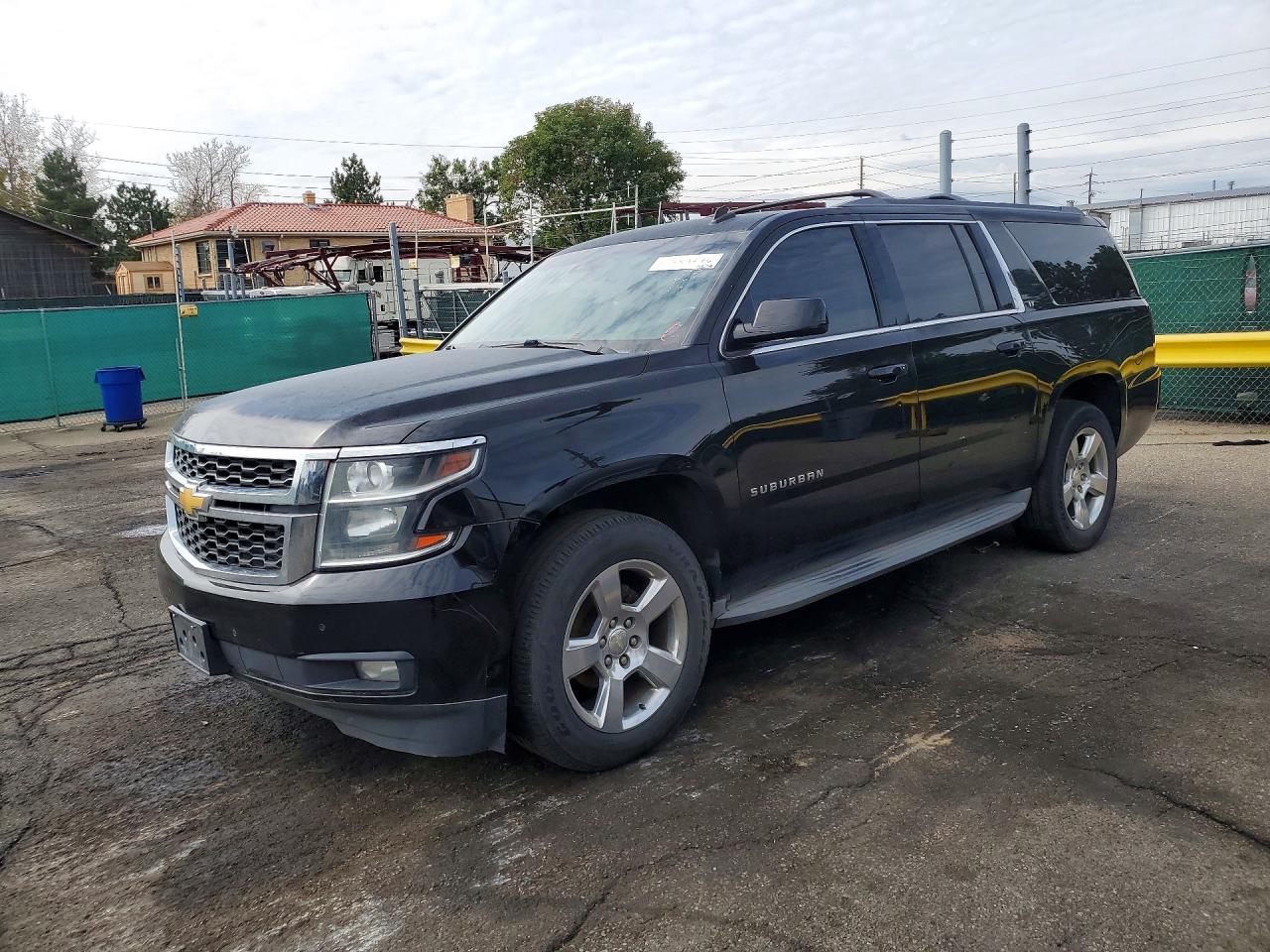 2015 CHEVROLET SUBURBAN LT — Front 3/4