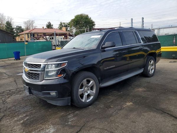 2015 CHEVROLET SUBURBAN LT — Front 3/4