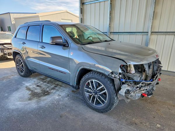 2020 JEEP GRAND CHEROKEE Trailhawk — Passenger 3/4