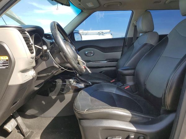 2016 KIA SOUL Exclaim — DENT