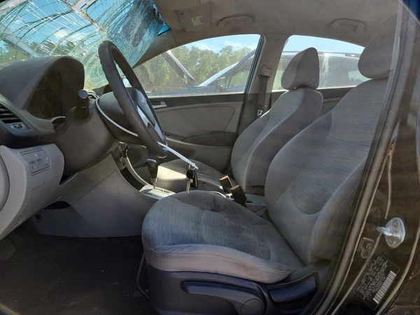 2017 HYUNDAI ACCENT SE Base — DENT